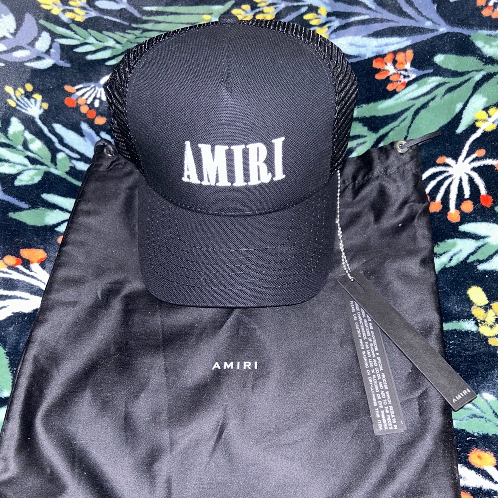 Amiri hat